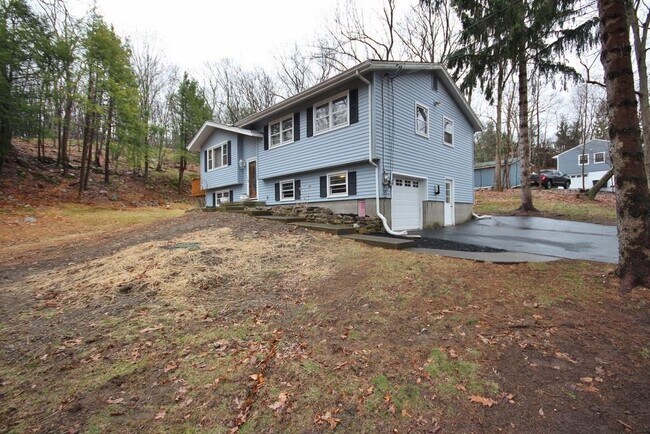 Primary Photo - 1432 E Mombasha Rd