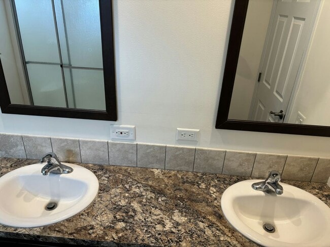Building Photo - 25621 Shoal Creek Dr