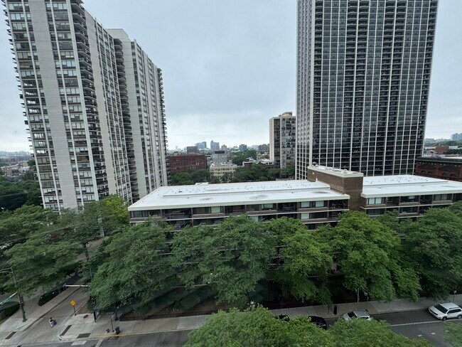 Building Photo - 70 W Burton Pl