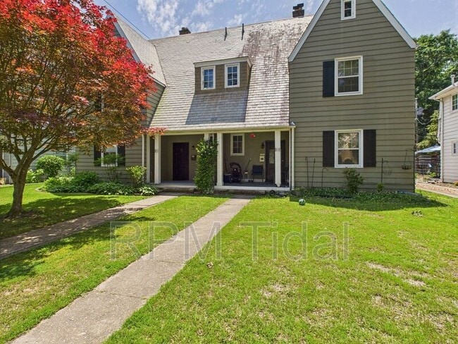Building Photo - 217 Palen Ave