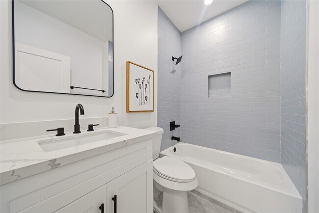 Building Photo - 5024 Winnetka St