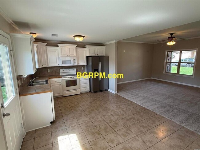 Building Photo - 3 BD, 2 BA, home in Jacksonville