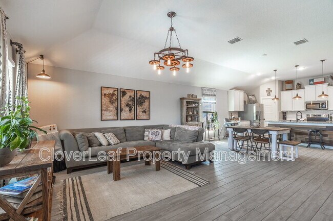 Building Photo - 804 Shrike Ln