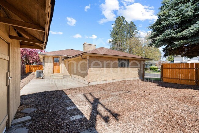 Building Photo - Charming North Spokane Home in a Prime Location