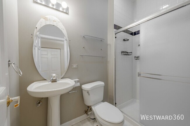 Building Photo - 1017 W Dakin St