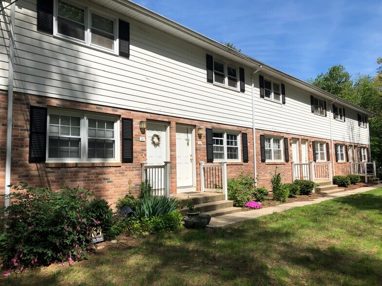 Primary Photo - 105 Cushman Rd