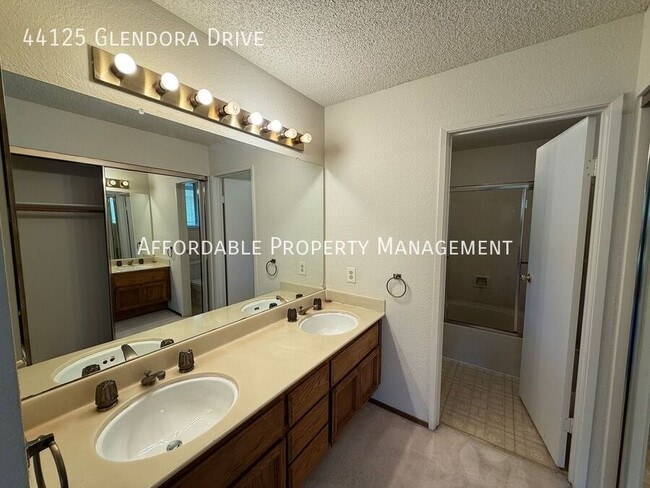Building Photo - 44125 Glendora Dr