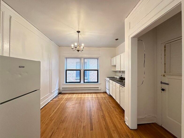 Building Photo - 1036 Dempster St