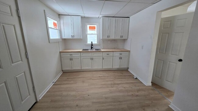 Building Photo - 4 bedroom | section 8/EDEN/ cash welcomed