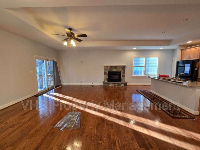 Building Photo - 2400 Lakeview Pkwy