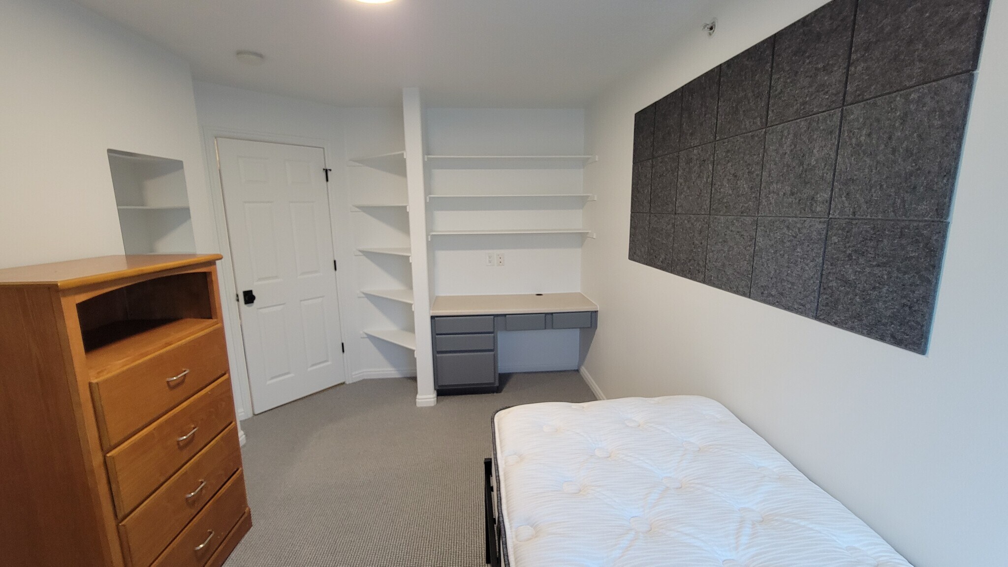 Building Photo - 591 N University Ave