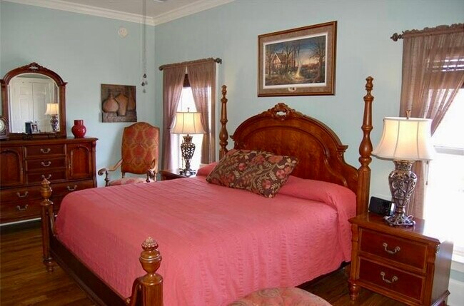 Building Photo - 210 W Washington St