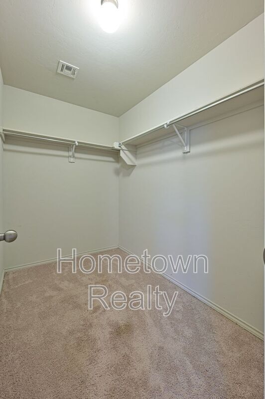 Building Photo - 9708 High Noon Rd