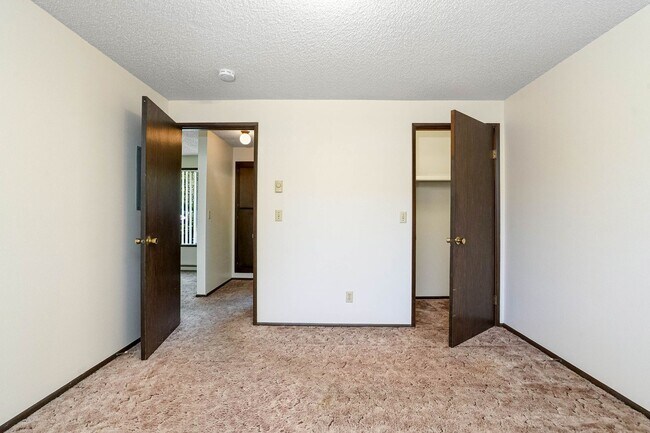 Interior Photo - 046-Lancaster Court