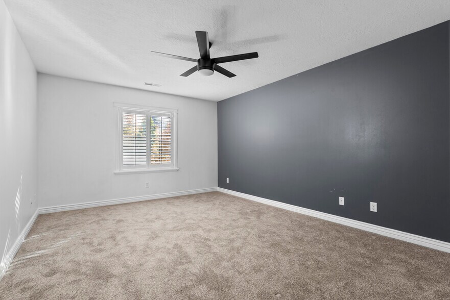 Bedroom 2 (2nd floor) - 1807 Skyline Dr