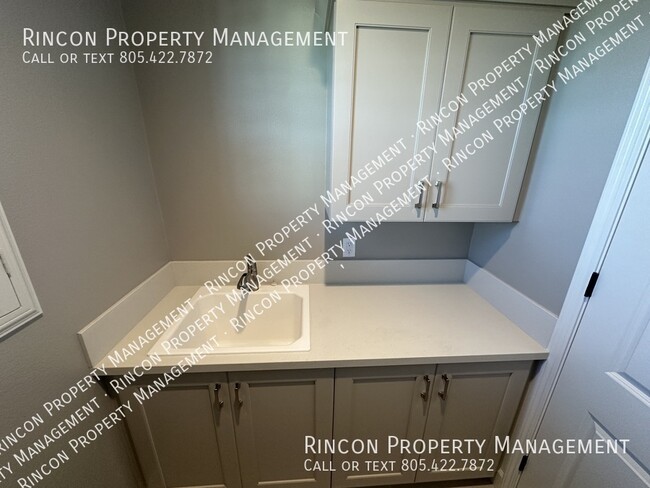 Building Photo - ONE BEDROOM RENTAL with Ensuite Bathroom a...