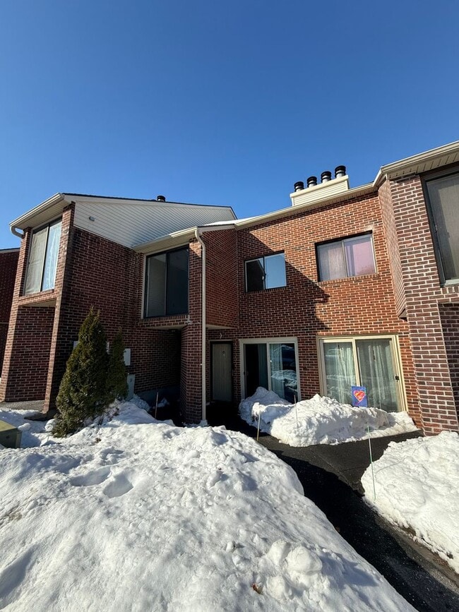 Building Photo - Professional Condo - Redstone Commons