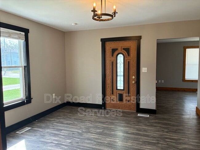 Building Photo - 915 Bellaire Ave