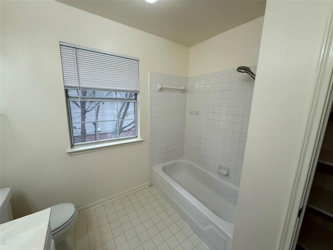 Building Photo - 2438 Falcon Dr