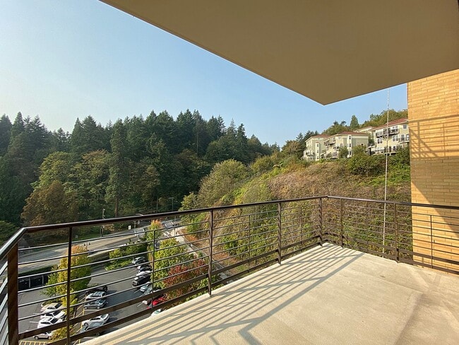 Building Photo - Fantastic 11th Floor Westerly Condo with C...