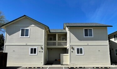 Building Photo - 412