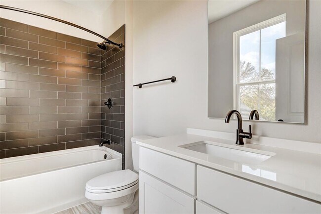 Building Photo - 3809 Valley View Rd