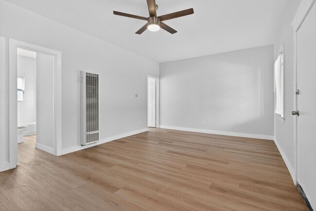 Interior Photo - 915 Cherry Ave