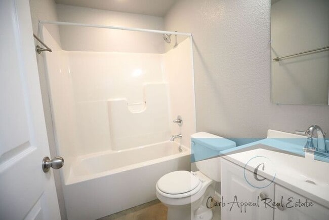 Building Photo - 2-bedroom, 2 bath apartment recently built...