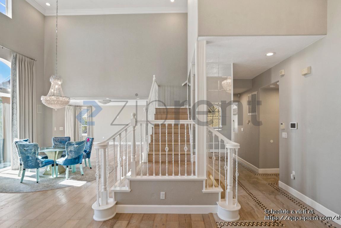 Building Photo - 51 Viola St