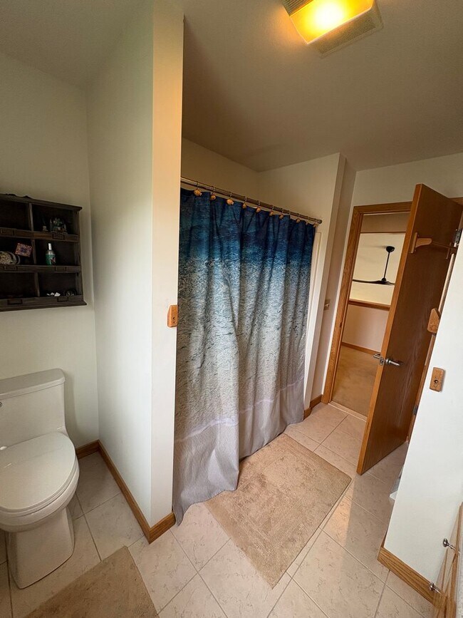 Building Photo - Large 4BR/2.5 BA Home w/ large yard & Central AC