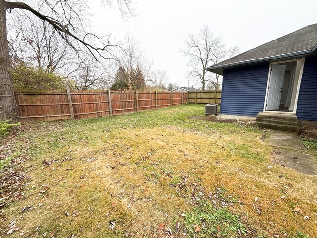 Building Photo - Freshly Updated Home on a Quiet Street with Large Yard!