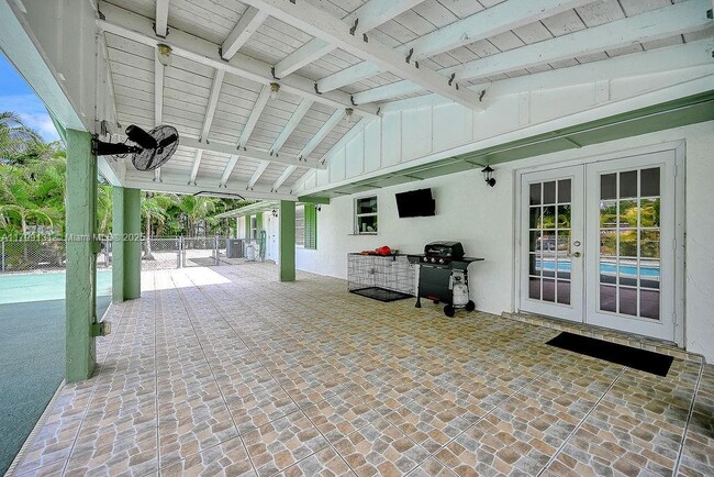 Building Photo - 26100 SW 192nd Ave
