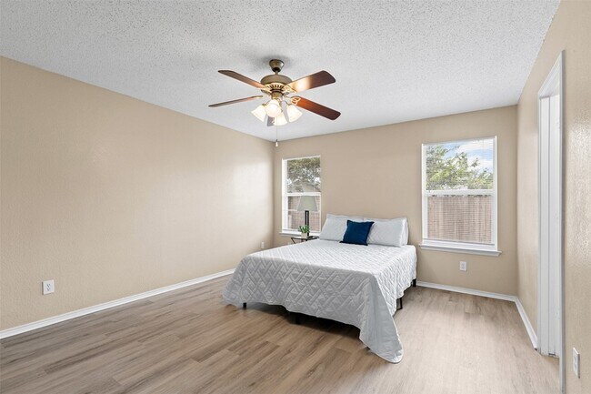 Building Photo - 13717 Canyon Ranch Rd