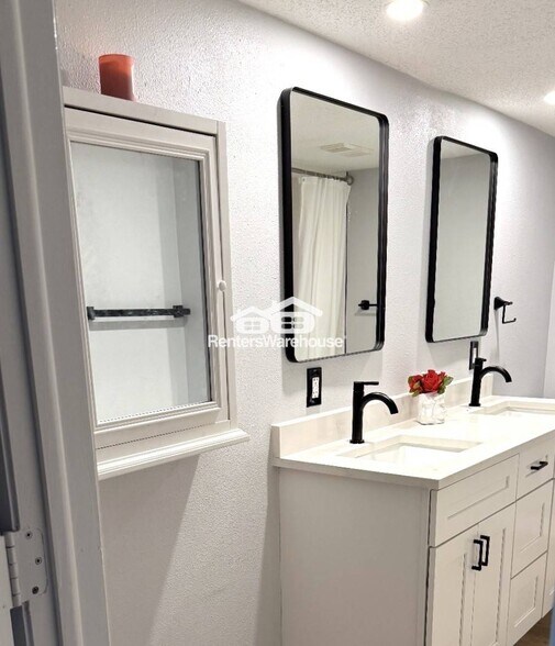 Building Photo - 300 S Florida Ave