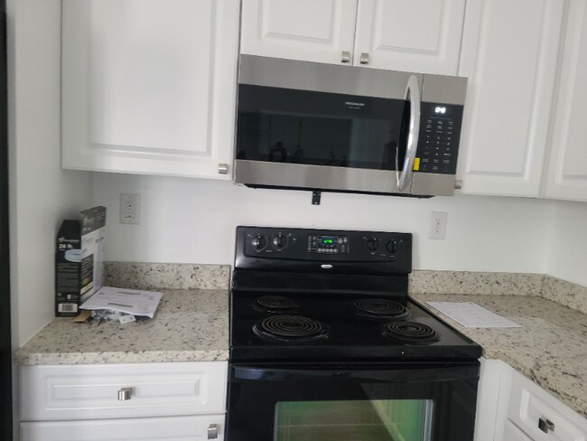 Building Photo - 1902 Holloman Rd