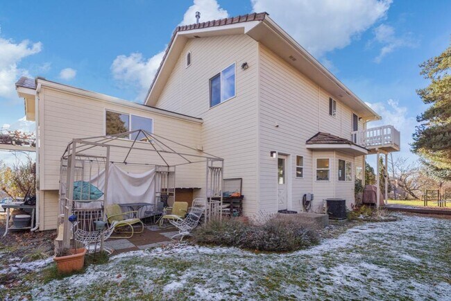 Building Photo - 5663 Basin View Dr