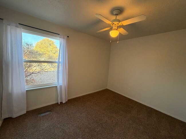 Building Photo - 3 Bedroom Single Story Home Available Near Academy Rd NW & Ventura St NE!