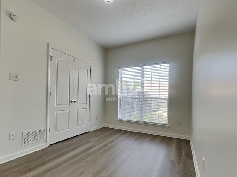 Building Photo - 7138 Arcastle Loop E