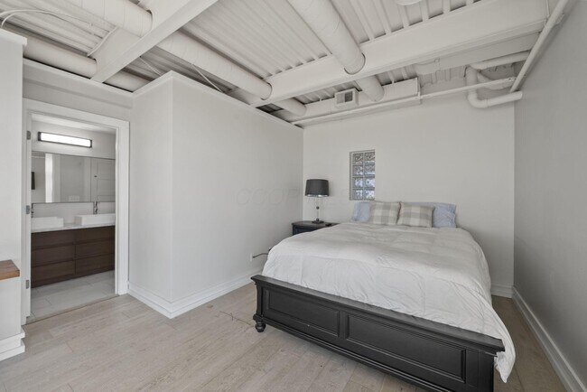 Building Photo - 367 Auden Ave