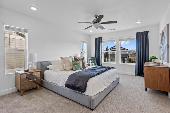 Building Photo - Lagoon Living! 3 Bedroom Townhome with Res...
