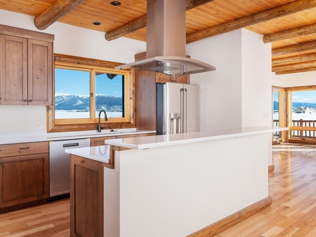 Building Photo - Spacious & Elegant 3-Bedroom Home – Flexib...