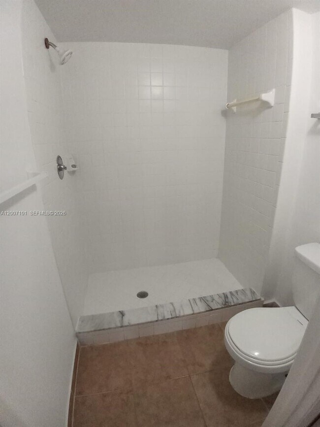 Building Photo - 9999 Summerbreeze Dr