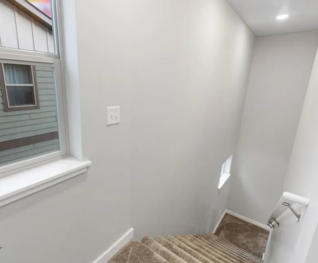 Building Photo - Charming 3-Bedroom Townhouse in the Heart ...