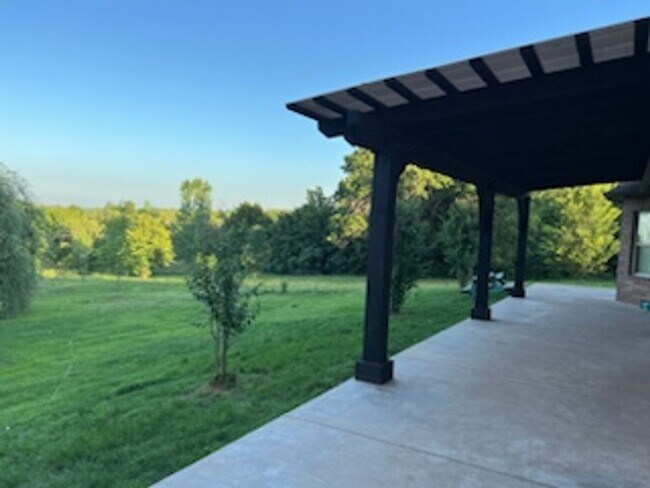 Building Photo - Very Nice 5 bedroom 3.5 bath home in Luther