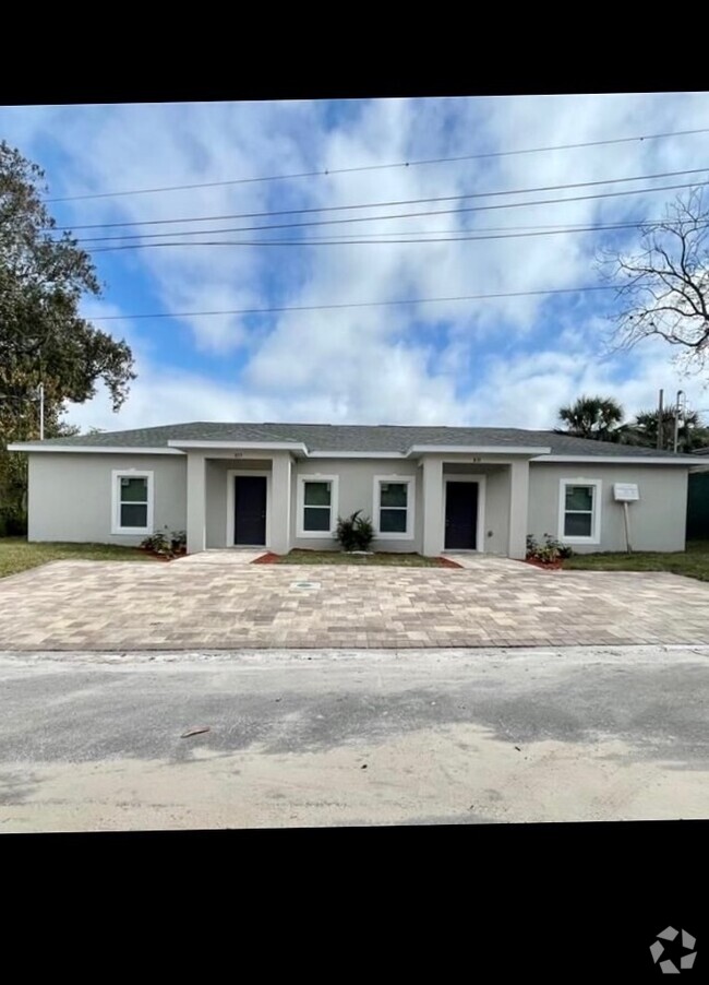 Building Photo - Lakeland Stella Duplex