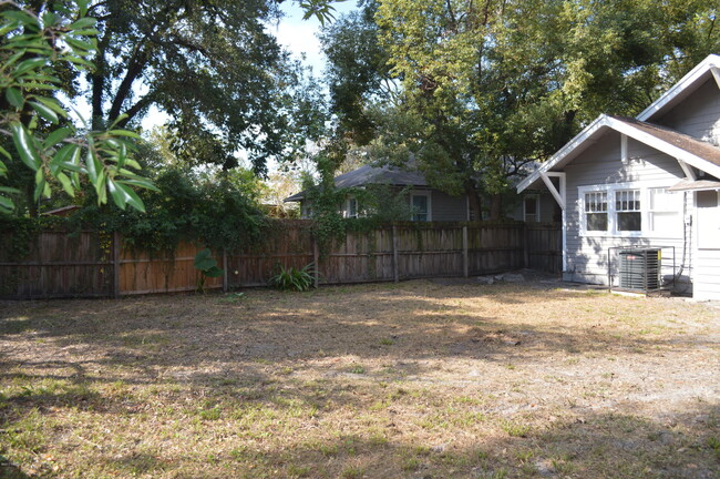 Building Photo - 2536 Phyllis St