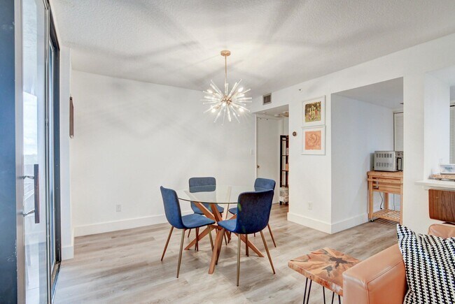 Building Photo - 1915 Lavers Cir