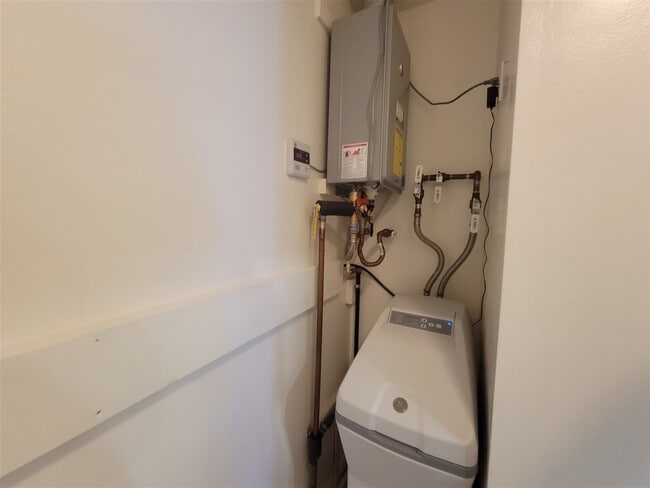 Building Photo - Oxnard Condo