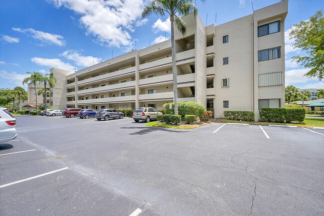 Building Photo - 3154 Via Poinciana