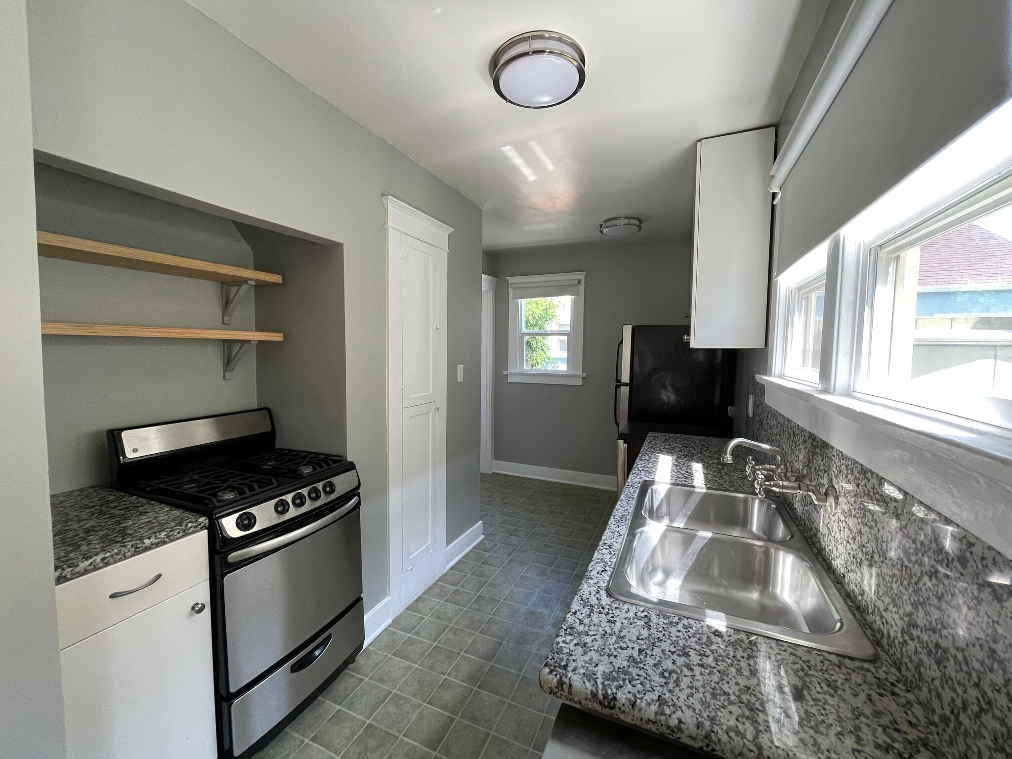Kitchen with gas stove - 3532 Helms Ave